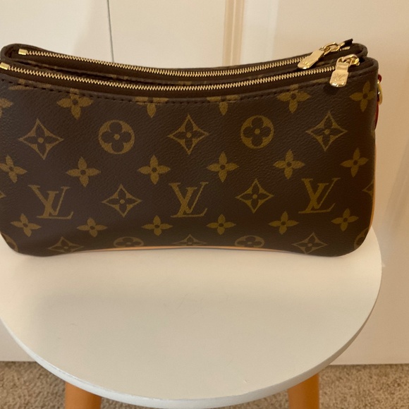 Louis Vuitton Pochette Liv Monogram - Picture 5 of 12